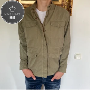 Field jacka  - Tja, säljer nu denna feta field jacka i storlek Mi fint skick! Hör av dig vid frågor eller funderingar!