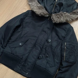 Bomber jacka - Jättesnygg jacka för hösten, sitter ganska liten på M storlekar.