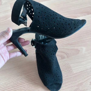 Pretty sandals, size 36 - Please refer to the photos for the condition