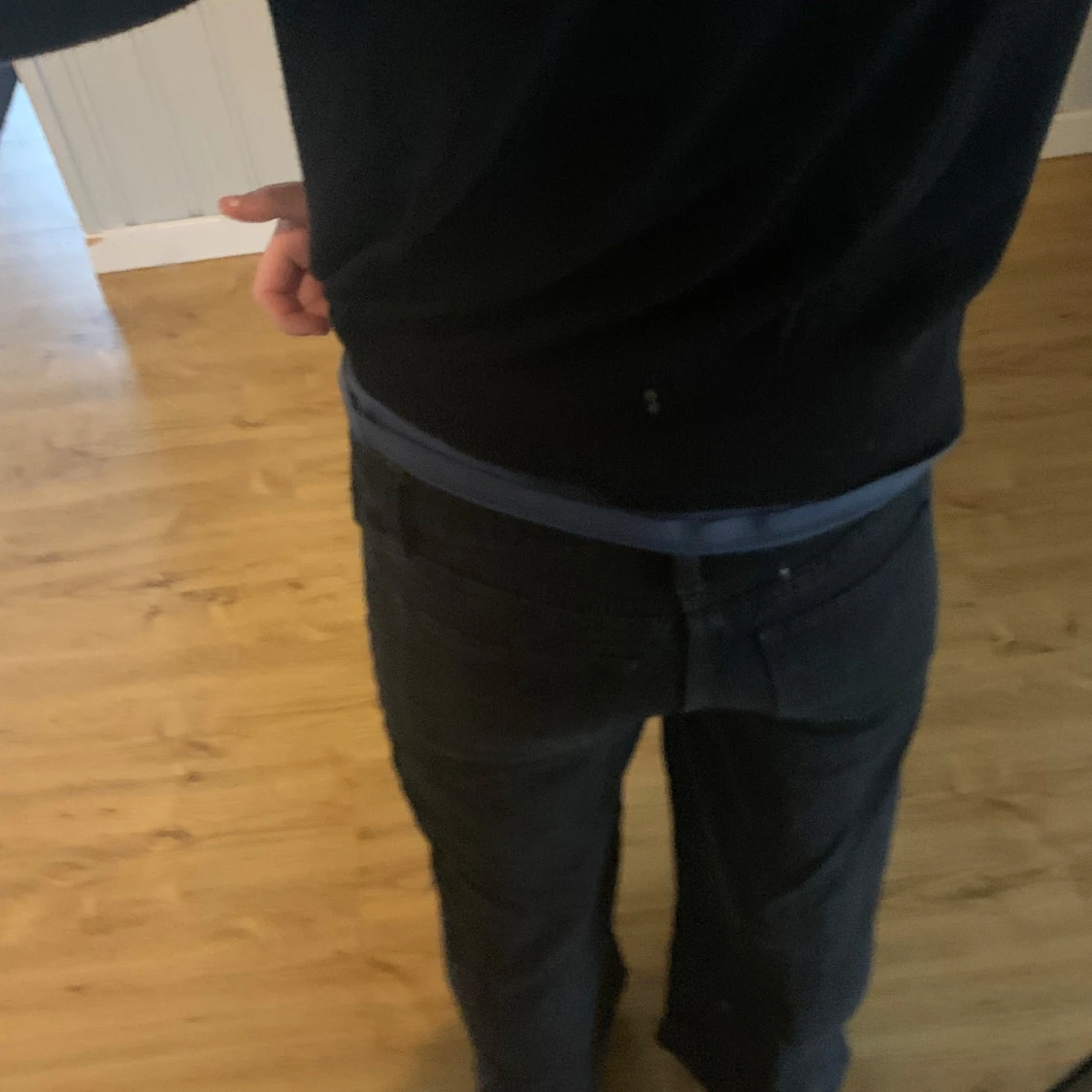 Svarta jeans med slitningar - 1