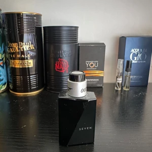 James Bond 007 - Helt ny!! Aldrig använd. Nypris: 400kr James Bond 007 Seven är en kraftfull och maskulin doft som lanserades år 2015 av Eon Productions. Doften har en träig och varmt kryddig ton med inslag av fruktiga, söta och pulvriga noter.
