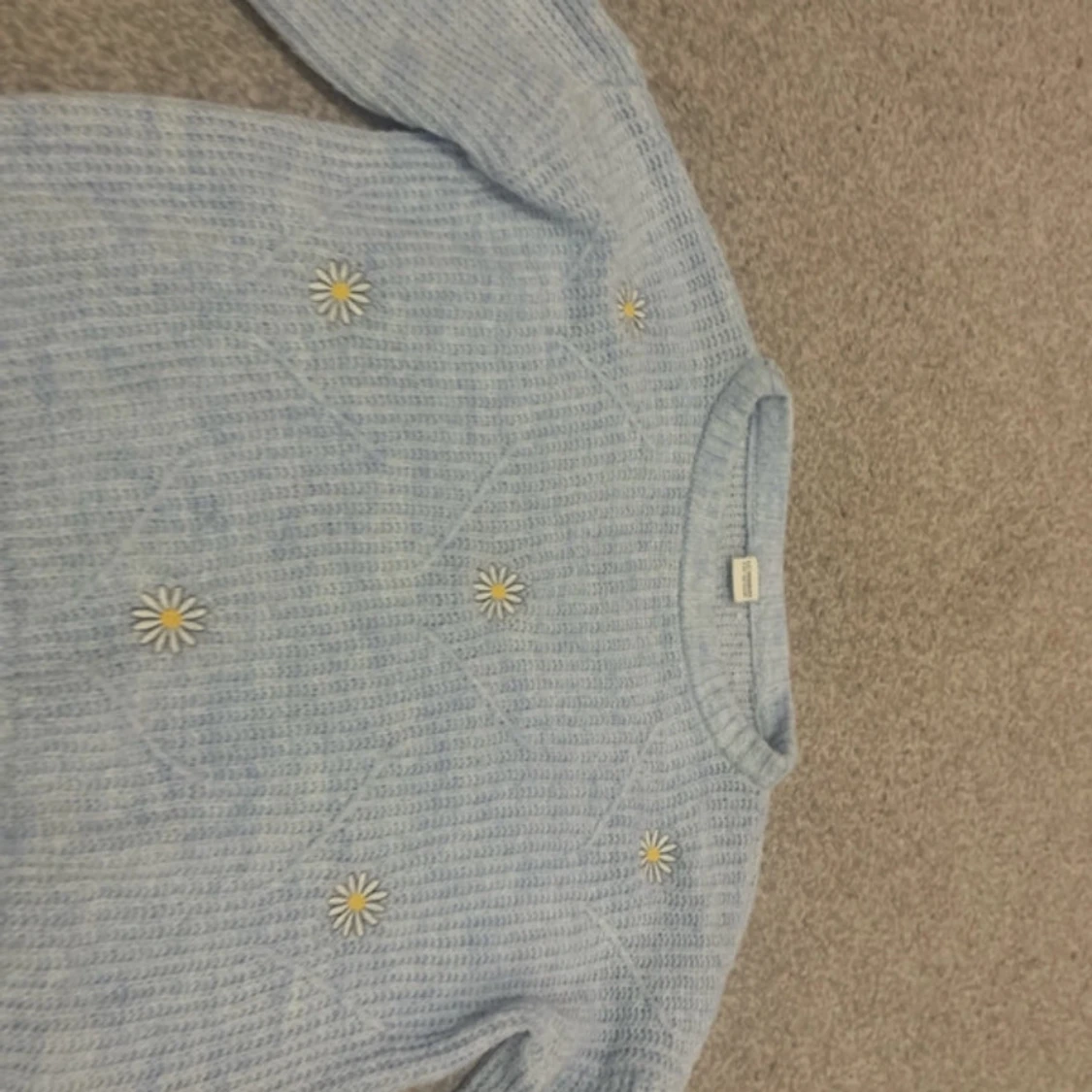 Blå Stickat tröja med blommor - 93