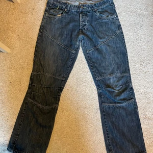 Smith & Jones jeans  - Bra skick använda max tre gånger sen har dom bara legat och tagit onödig plats därför säljer jag dom 