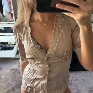 Silkestopp med spets - Från &otherstories, aldrig använd 💕