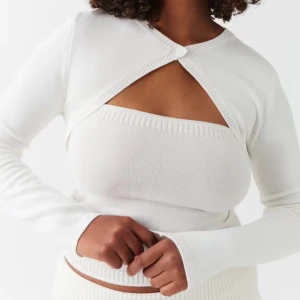 Söker  - Söker denna kofta och linnet från gina tricot, koftan i s och linnet i xs/s!