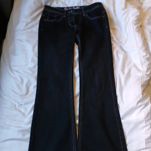 Coola vintage kvinno jeans - "Edc by esprit" coola vintage jeans som är flared, storlek tight (det är vad slm står) skriv för fler mått