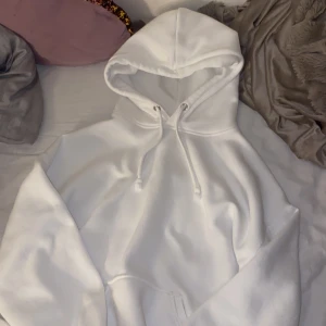 Hoodie  - Jätteskön hoodie som jag har inte använt på länge för att den är förstor för mig. Inga fläckar eller söndriga ställen!!💞💞