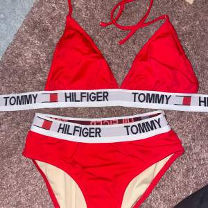 Röd tommy hilfiger