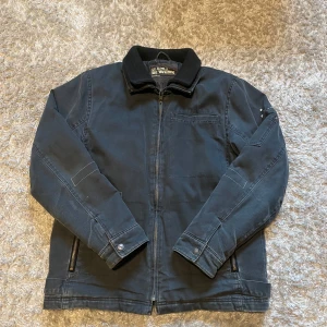 Workwear Detroit jacket - Workwear jacket in Detroit style by blend rework, barely used, in a great wash and perfect for this fall/winter. 🍁  The measurements are 70cm in length and 55 in width. Says M but fits more like L.  The wrist button on the right arm is very loose but