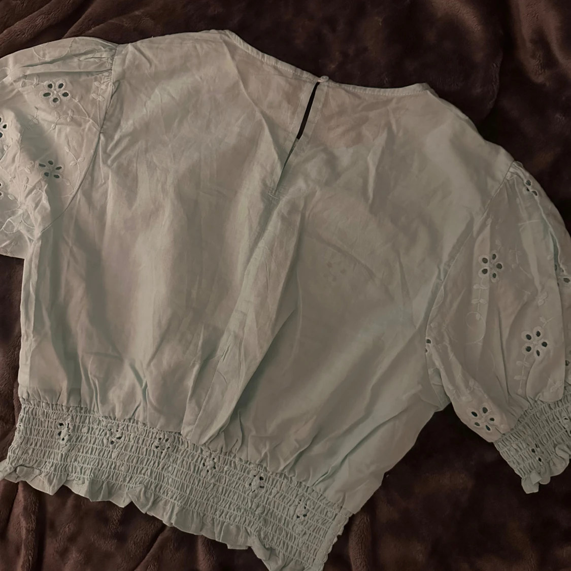 En blommig turkos blus  - 2