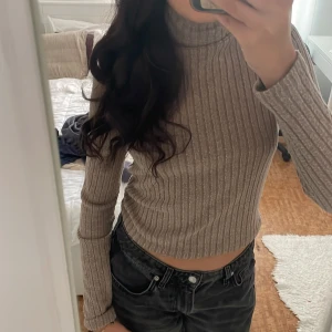 Långärmad tung beige tröja  - Jättefin långärmad beige tröja!