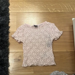 Fest topp - Jätte fin tröja som inte kommer till användning, lite genomskinlig och är i bra skick💖
