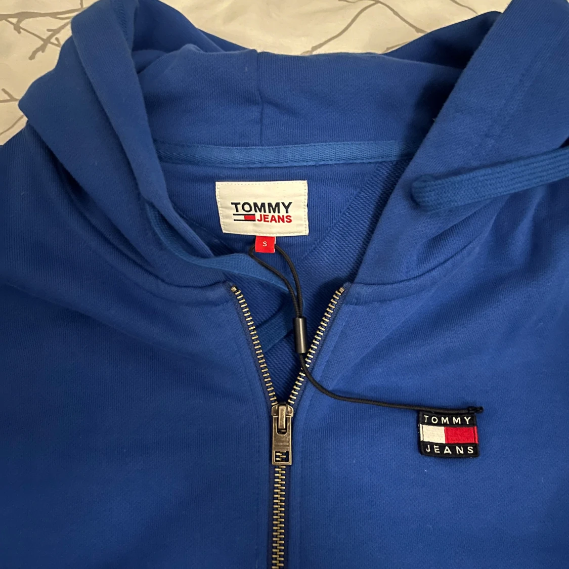 Blå hoodie från Tommy Jeans - 91