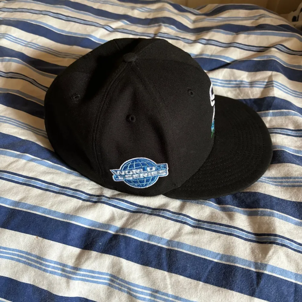 Säljer min feta new era keps utan defekter för den inte används.. Accessoarer.