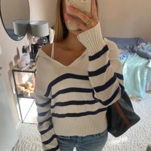 Stickad tröja  - Säljer denna dina stickade tröja från Gina, så fin!❤️skriv vid frågor!