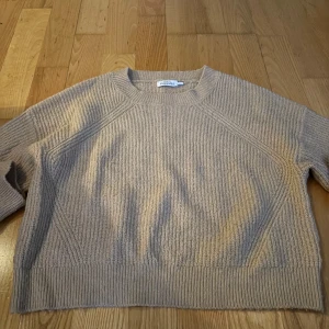 Stickad tröja - Jätte fin stickad tröja från kapphal,super skick