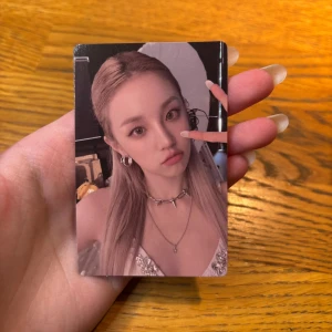Yuqi photocard - Gidle (G)I-DLE Heat album