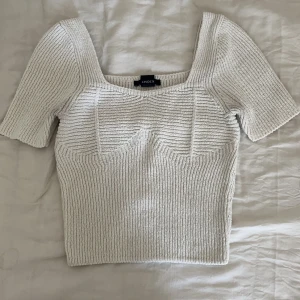 Stickad topp - Söt topp från Lindex som är i mycket bra skick!
