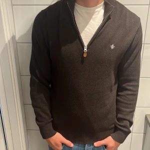 Morris halfzip  - 10/10 skick inga fel alls, storlek M, hör gärna av dig vid en fråga.