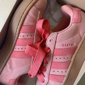 Adidas campus - As snygga rosa campus skor. säljer då de lär för stora för mig 