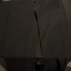 D Premium Svarta Jeans  - Oanvända och vill ha ny ägare. Hör av vid priset då jag är osäker 