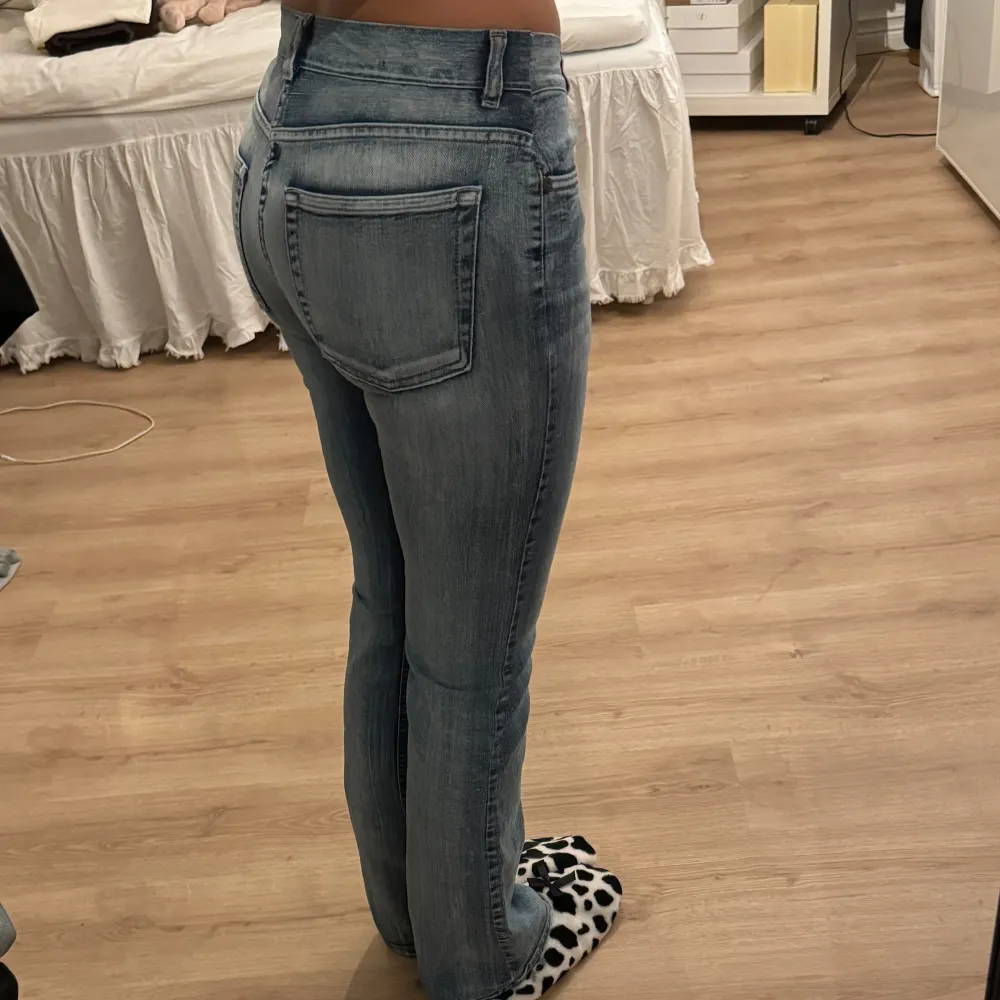 Lågmidjade bootcut jeans!. Jeans & Byxor.