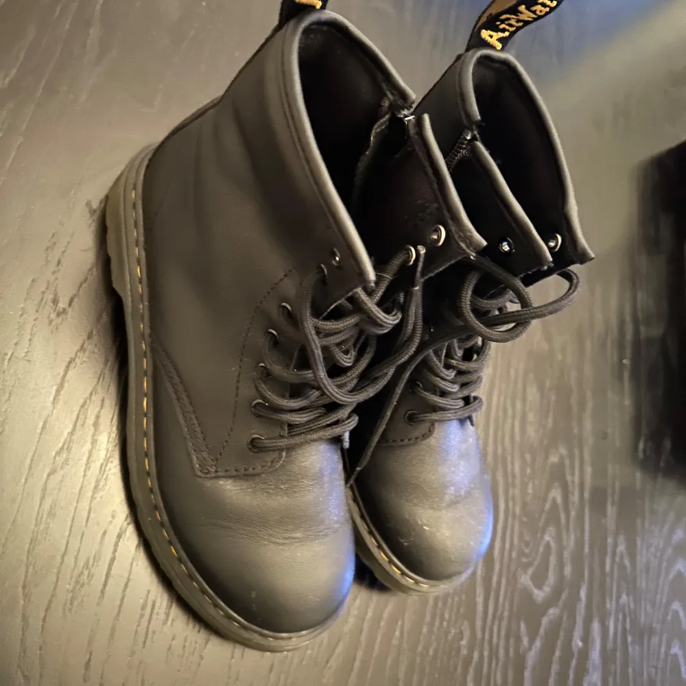 Helt nya dr martens i stl 35💕. Skor.