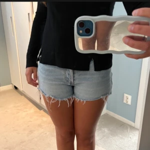 Levis jeansshorts - Är tyvärr för små för mig Står att de är storlek W27, jag brukar vanligtvis ha storlek 38