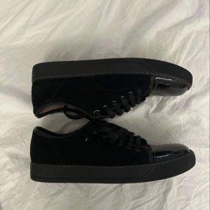 Lanvins - Tjena, säljer nu ett par nästintill helt nya lanvins! De är 9/10 skick, allt og hänger med vid köp