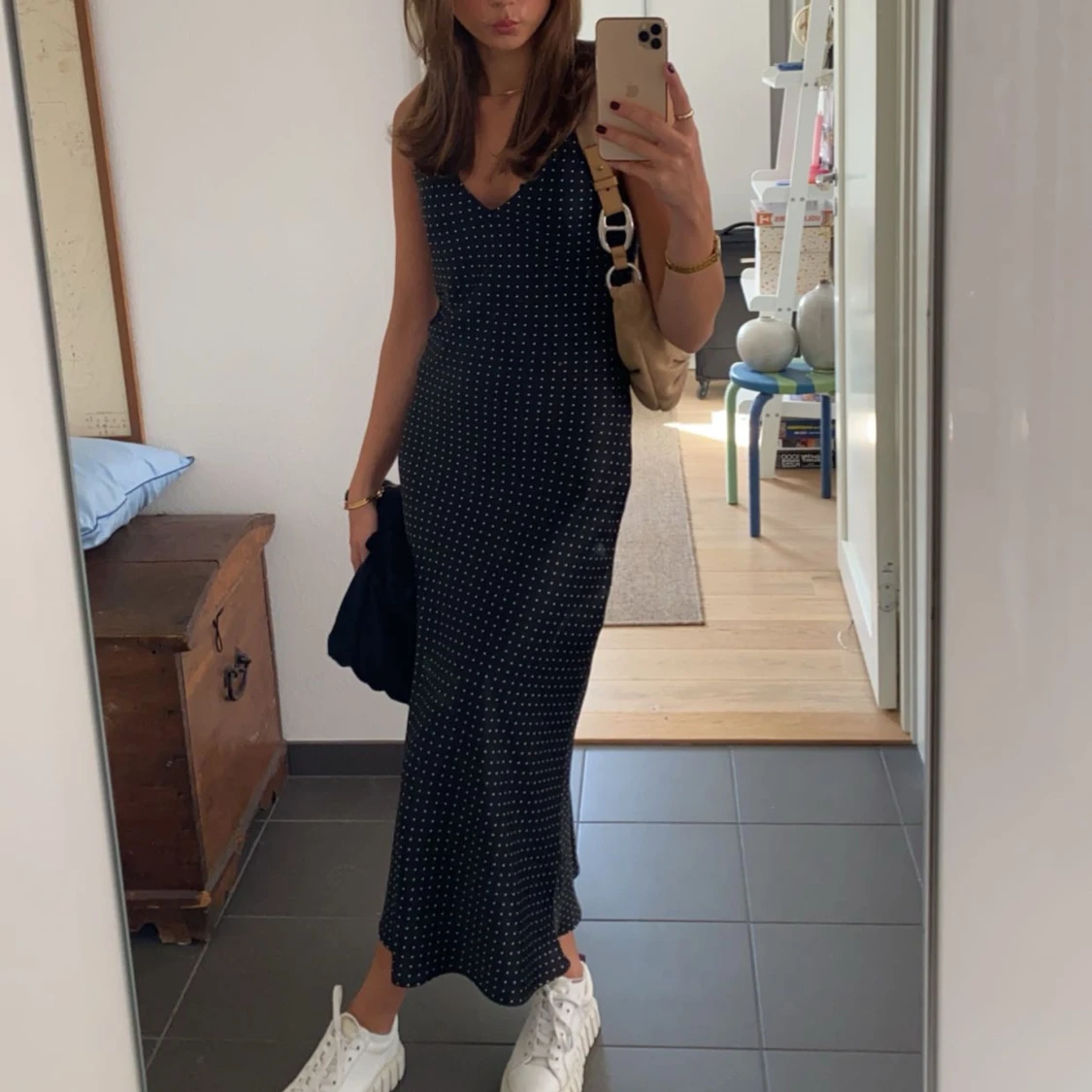 Prickig satinklänning - 90