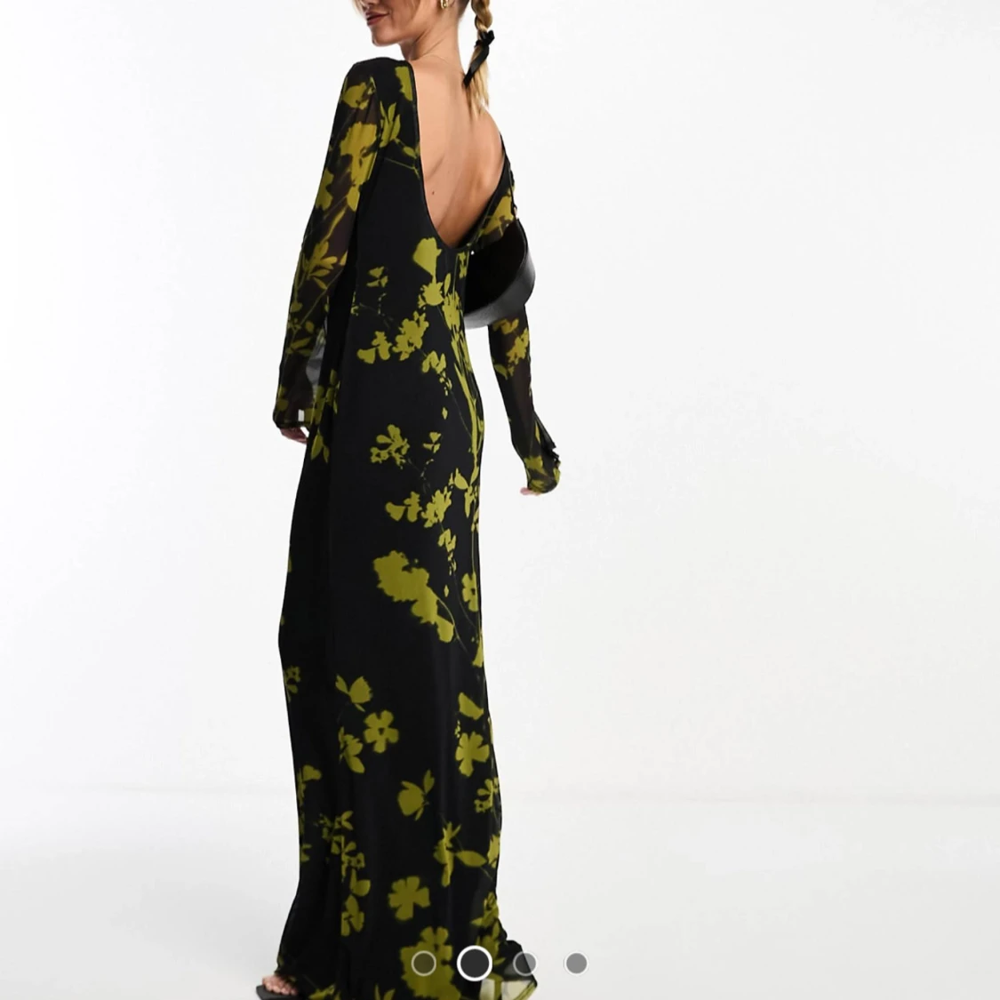 Svart och grönmönstrad klänning 