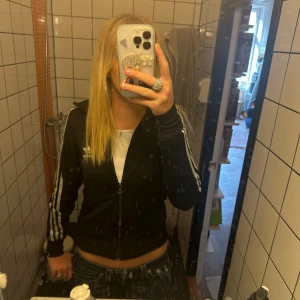 Vintage adidas tröja - Bra skick använt fåtal gånger