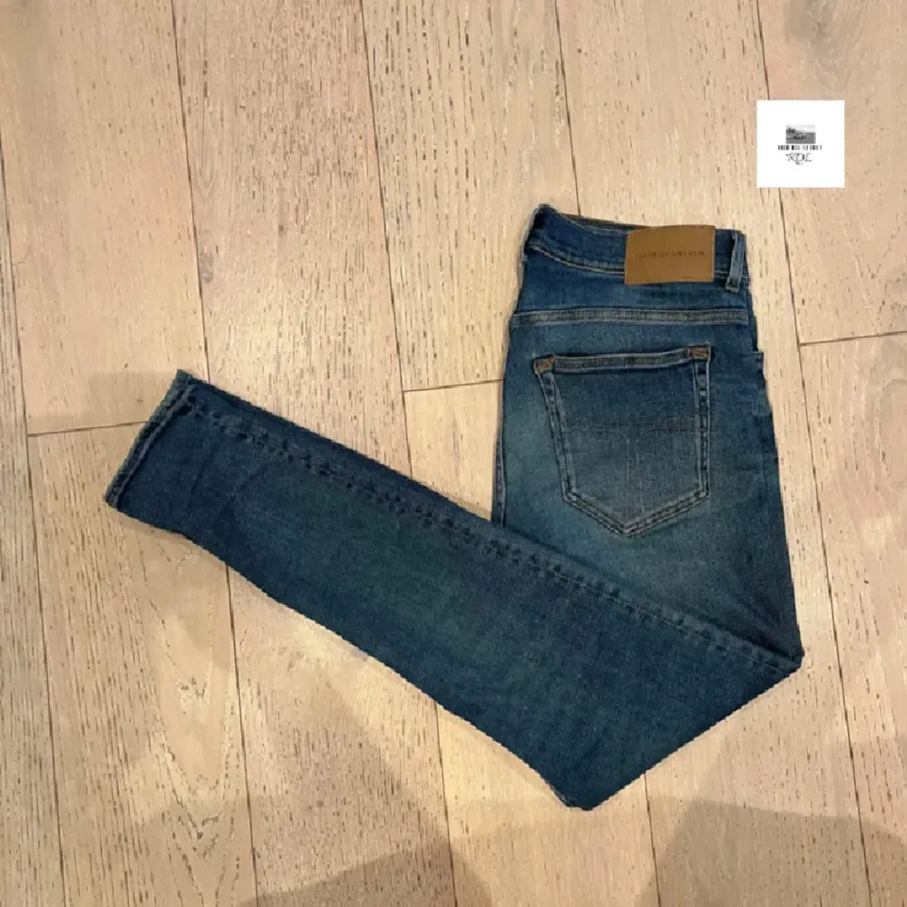 Tiger of Sweden jeans | Skick - 8,5/10 | Size - 32/32 | Modell - evolve | Pris - 399kr | Modellen är ca 182cm lång | Fraktar via postnord eller instabox på köparens bekostnad | Hör av dig vid minsta fråga eller fundering // . Jeans & Byxor.