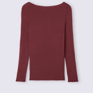 Intimissimi tröja  - Hej! Jag säljer en denna tröja från Intimissimi eftersom färgen inte riktigt passar mig. Tröjan är i storlek S och endast testad. Färgen är Bourgogne💖  Nypris var 459 kr  Om du är intresserad eller har några frågor, tveka inte att höra av dig. Tack!💖