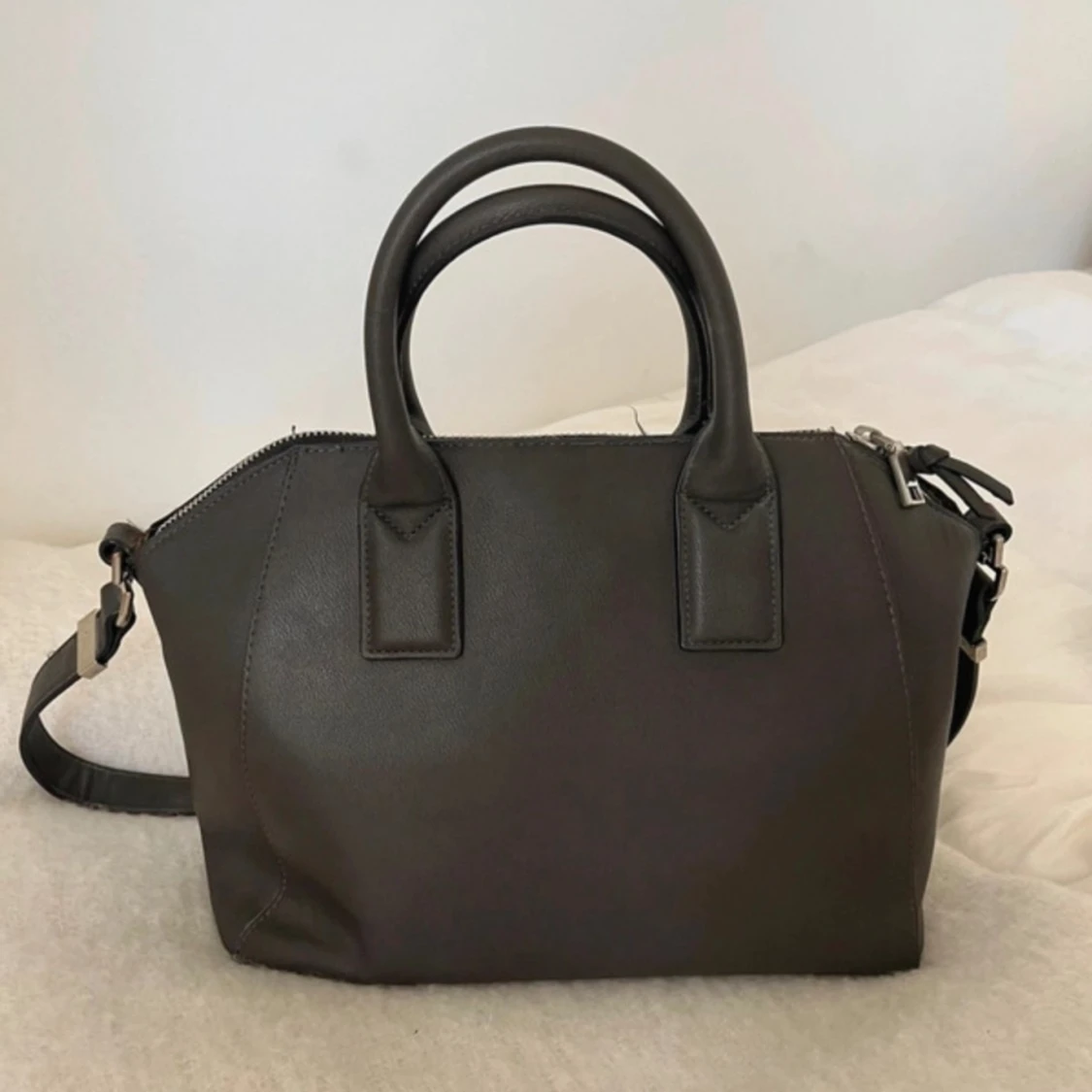 Mörkgrå handväska - 90