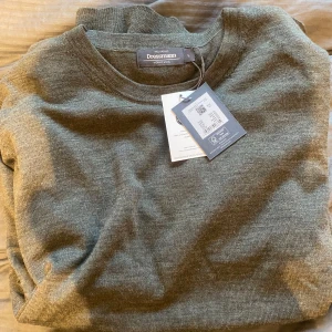 100% Merino ull. - Helt ny tröja. Tveka inte att höra av er vid funderingar