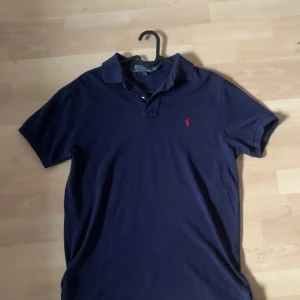 Polo ralph lauren - Ralph lauren polo i storlek M. Den är i väldigt bra skick.