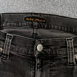 Nudie jeans - Säljer ett par nudie jeans i storlek W28 L32. Hör av er vid intresse eller frågor!