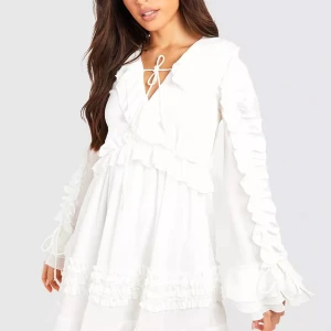 Klänning ifrån Bubbelroom  - Hej säljer min klänning ifrån bubbelroom har använt den en gång.💞