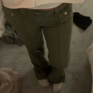 Gröna hm byxor - Storlek L. Som nya!