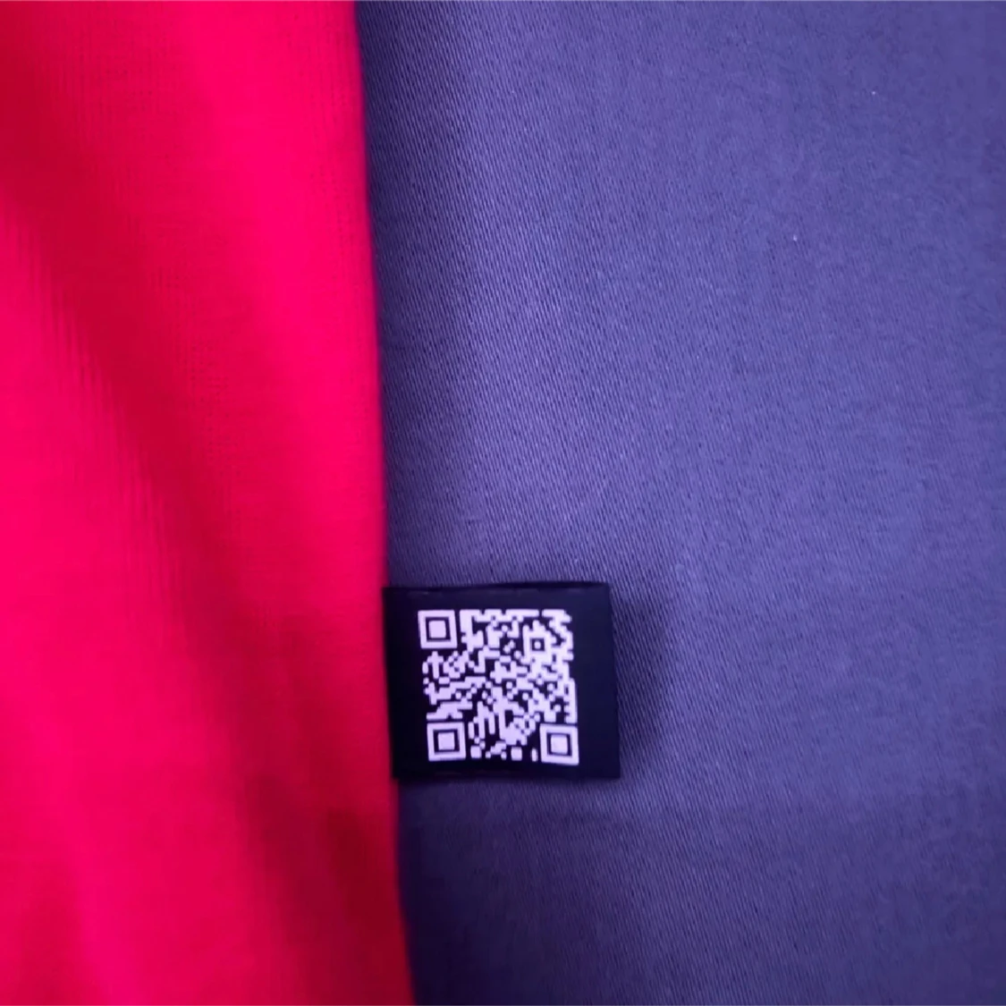 Röd hugo boss tröja - 90