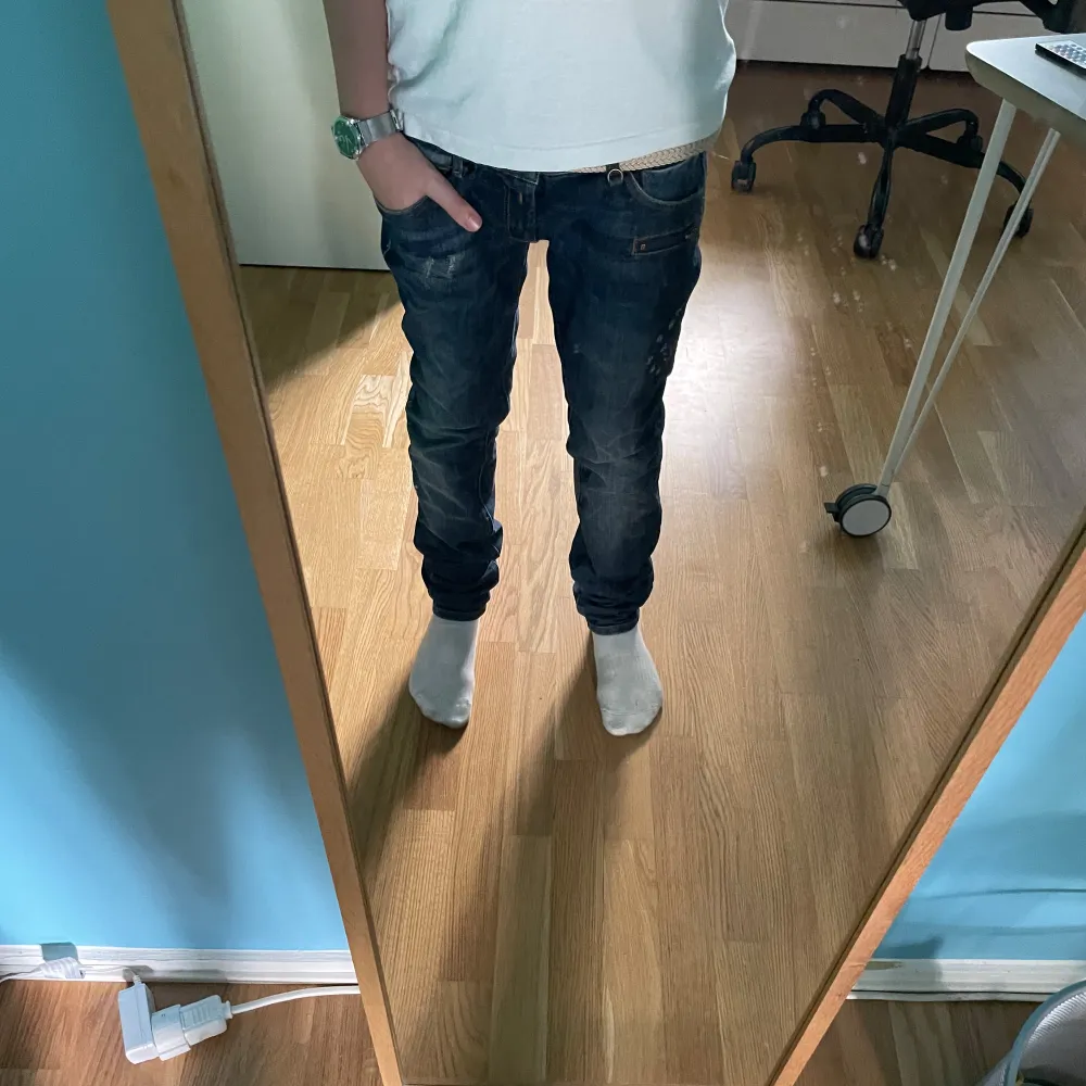 Tja! Säljer mina replay jeans då dom inte längre kommer till användning,ganska bra skick då dem inte har använts så mycket.. Jeans & Byxor.