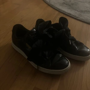 Puma Basket Skor - snygga svarta skor från puma i storlek 38,5💕
