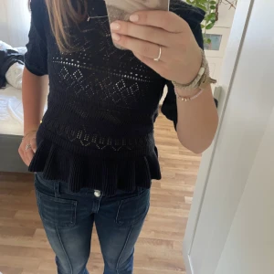 Mörkblå tröja - Jättesnygg mörkblå tröja från Lindex som är använd ett fåtal gånger!💕 ordinarie pris 400kr