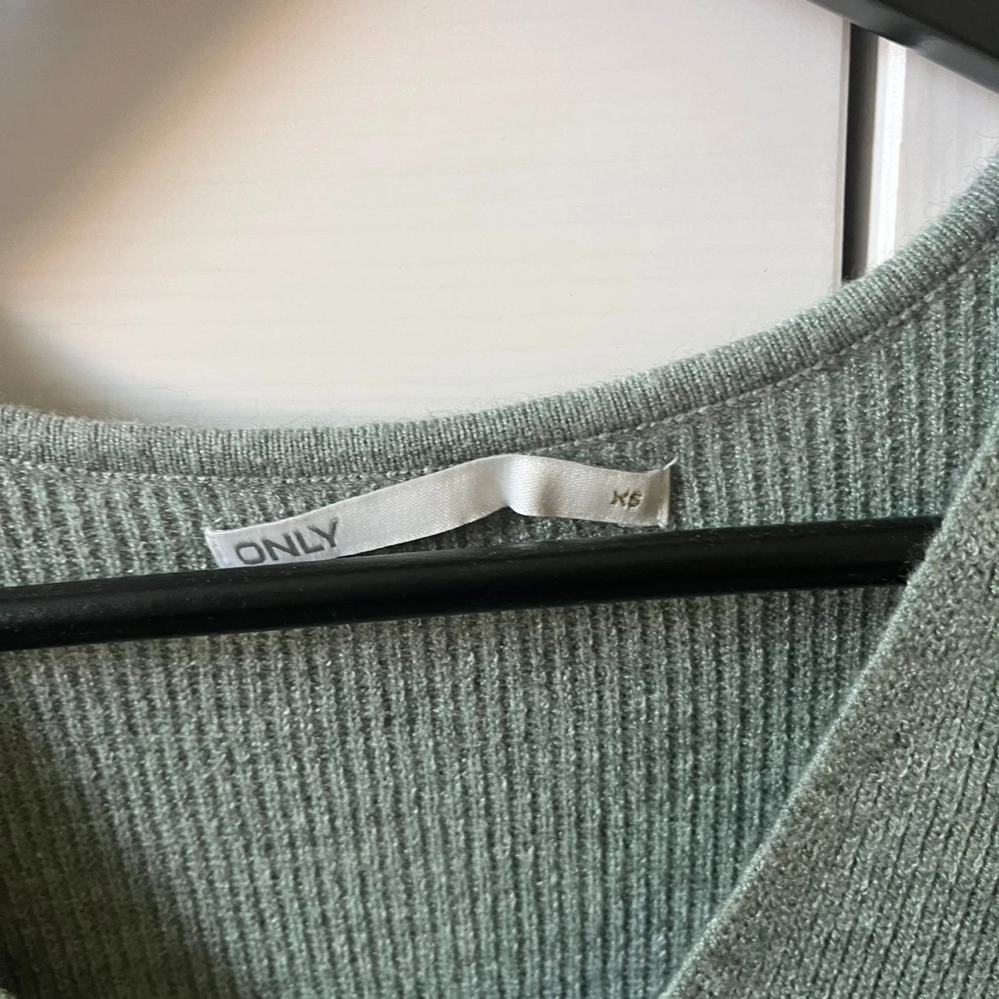 Grå ribbad tröja från ONLY - 90