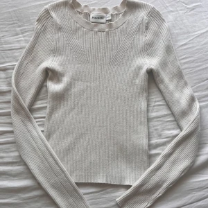 Långärmad  - Väldigt mjuk lång ärmar tröja (använd)