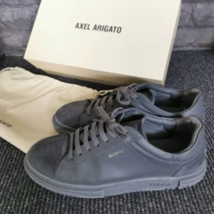 Axel Argiato Skor mörkgrå - Storlek 43, mycket bra skick använda ett fåtal par gånger, original pris 2549kr