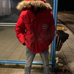 Säljer min canada goose för den är för stor för mig kom privat för mer information eller bilder pris kan diskuteras 