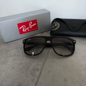 Ray-Ban Boyfriend  - Ray-Ban boyfriend i dunder skick 9,5/10 Dm vid frågor eller bilder! Nypris runt 1400!