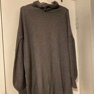 Grå sweater dress - Grå sweater dress från pretty little thing